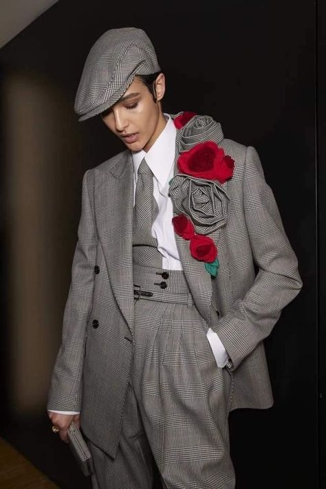 Womenswear Fashion, Dolce And Gabbana Man, Fashion Shows, Mode Inspiration, Custom Dresses, Upcycle Clothes, Fashion Details, Preppy Style, Diy Fashion