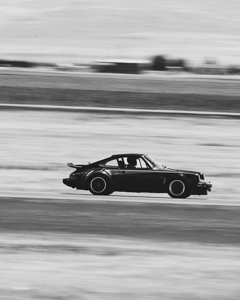 Vintage Camera Decor, Black Porsche, Porsche 930, Vintage Porsche, Big Car, Black And White Aesthetic, Car Wallpapers, Beautiful Cars, Chorus