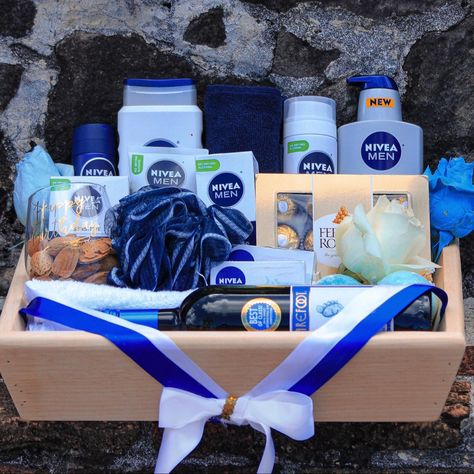 Nivea Men Gift Basket, Facial Photography, Hampers For Men, Pink Gift Basket, Mens Manicure, Men Skincare, Wedding Gift Hampers, Box Cadeau, Care Basket