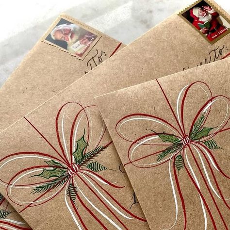 Decorated Christmas Envelopes, Gift Envelope Designs, Drawing On Brown Wrapping Paper, Letter Illustration Envelope, Decorate Envelope Ideas, Envelope Addressing Creative, Addressing Envelopes By Hand, Cute Envelope Design, Christmas Envelope Ideas