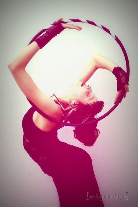 Aerialist Photography, Circle Dance, Hula Hoop Dance, Hula Hoop Workout, People Inspiration, Personal Gym, Hula Hooping, Flow Art, Hoop Dance