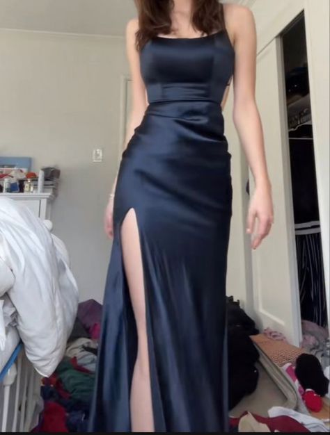 Simple Black Prom Dress, Classy Prom Dresses, Stunning Prom Dresses, Dream Dresses, Black Prom Dress, Prom Dress Inspiration, Black Formal, Cute Prom Dresses, Black Prom