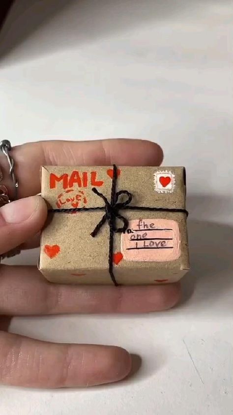 package gift like this Powerpuff Kızları, Hadiah Diy, Diy Crafts For Teens, Pinterest Diy Crafts, Fun Easy Crafts, Diy Crafts To Do, Easy Diy Art, Diy Creative Crafts, Beauty Life Hacks Videos