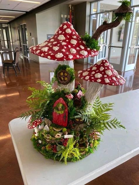 Hanging Craft Ideas, Mushroom Crafts, Garden Mushrooms, Fairy House Diy, Gardening Landscaping, Fairy Garden Designs, Fairy Garden Crafts, Hanging Craft, Mushroom Fairy