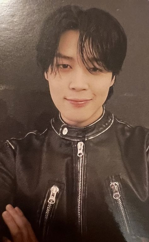 prod jimin on Twitter: "jimin photocards lucky draw from the winners of jpfc (japan bts website) https://t.co/lrRdNk4CG2" / Twitter Jimin Face, Jimin Selca, Lucky Draw, All I Ever Wanted, Falling In Love With Him, Set Me Free, Jimin Jungkook, Korean Pop, Busan