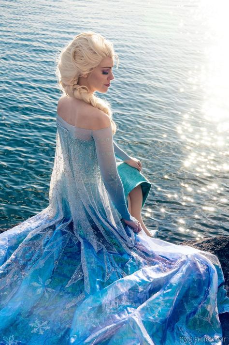 Frozen Cosplay, Disney Princess Cosplay, Elsa Cosplay, Costume Disney, Princess Cosplay, Disney Elsa, Disney Cosplay, Disney Frozen Elsa, Disney Costumes