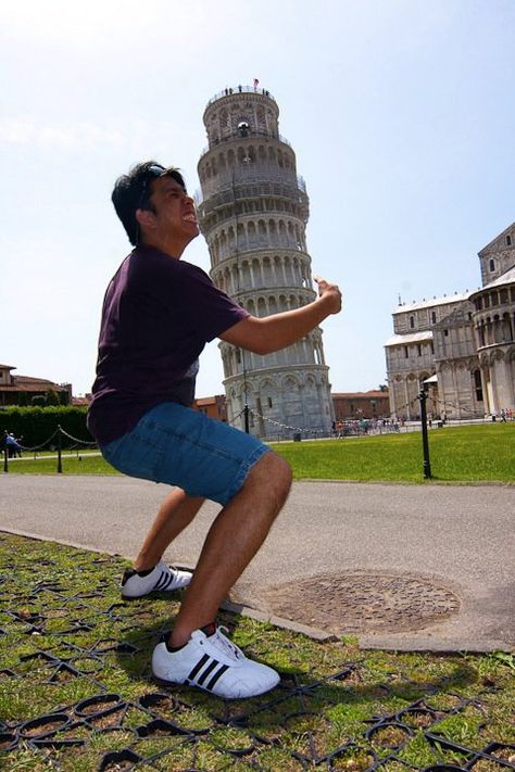 How to have a picture with the leaning tower of pisa: d Optical Illusion Stairs, Pisa Tower, The Leaning Tower Of Pisa, Forced Perspective, Pisa Italy, Italy Pictures, Tower Of Pisa, Perspective Photography, Friend Poses Photography