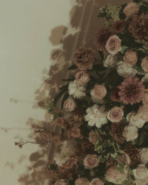 Folklore Book, Golden Aesthetic, Dark Vintage, Dull Colors, Flower Photography, Flowers Photography, Vintage Photos, Flower Painting, Iphone Wallpaper