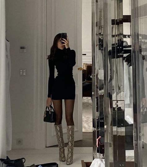 Outfits Classy Elegant, Dress Casual Long, Dress Outfits Party, Colombian Women, Outing Outfit, Gossip Girl Outfits, Tight Dress Outfit, Turtleneck Jumper, Mini Sweater