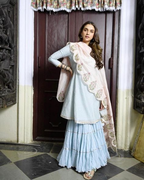 Indian Dress Patterns, Cute Baby Bump, Aditi Rao Hydari, Aditi Rao, Traditional Indian Dress, Tunic Designs, Long Kurti Designs, Casual Indian Fashion, Salwar Kamiz