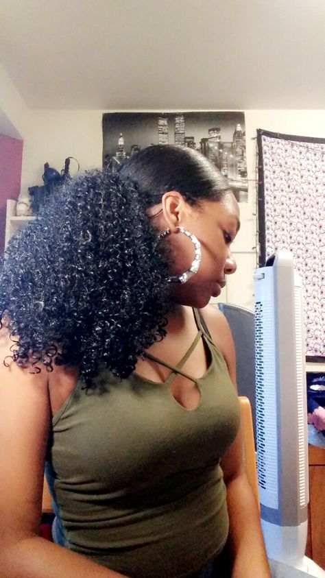 Curly hair Low Curly Ponytail Natural Hair, Curly Ponytail Natural Hair, Low Curly Ponytail, Curly Ponytail Hairstyles, Puffy Ponytail, Ponytail Natural Hair, Down Ponytail, Healthy Curly Hair, Human Hair Ponytail