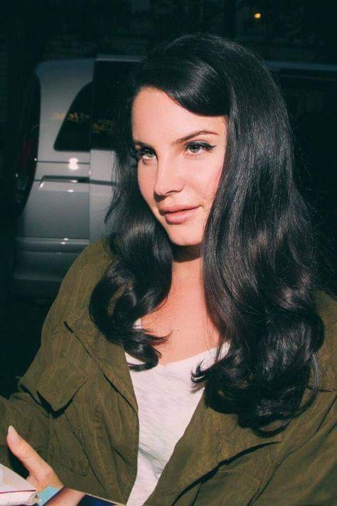 Lana Del Rey Hair, Love Lana Del Rey, Lana Del Rey Love, Elizabeth Grant, Trip Hop, Dream Pop, Army Green Jacket, Lana Del Ray, Long Black Hair