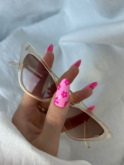 August Nails Ideas, Barbiecore Nails, Barbie Pink Nails, Barbie Aesthetic, August Nails, I Love Nails, Pretty Acrylic Nails, Manicure E Pedicure, Best Acrylic Nails