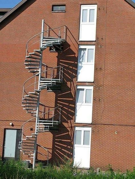 Don't Worry, There's an Emergency Staircase. Lol to add to that ,I first noticed that it look like a DNA pattern ,not that the doors were off Funniest Fails Ever, Architecture Fails, Job Memes, Job Fails, Construction Fails, Indian Funny, You Had One Job, Design Fails, Fire Escape