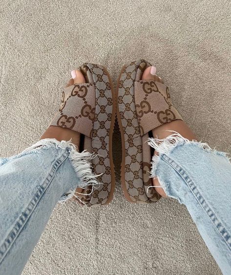 Gucci Platform Sandals, Platform Sandals Outfit, Slides Outfit, Pretty Sandals, Pretty Shoes Sneakers, Sandals Outfit, Hype Shoes, Girly Shoes, Platform Slides