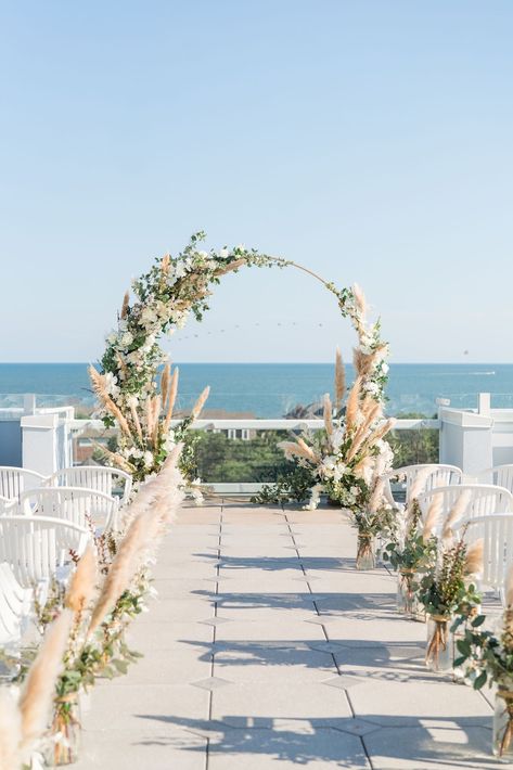 Wedding Venues South Carolina, Beach Wedding Inspo, Rooftop Venue, Charleston Wedding Venues, Palm Wedding, Wedding Isles, Wedding Setup, Couples Travel, Isle Of Palms