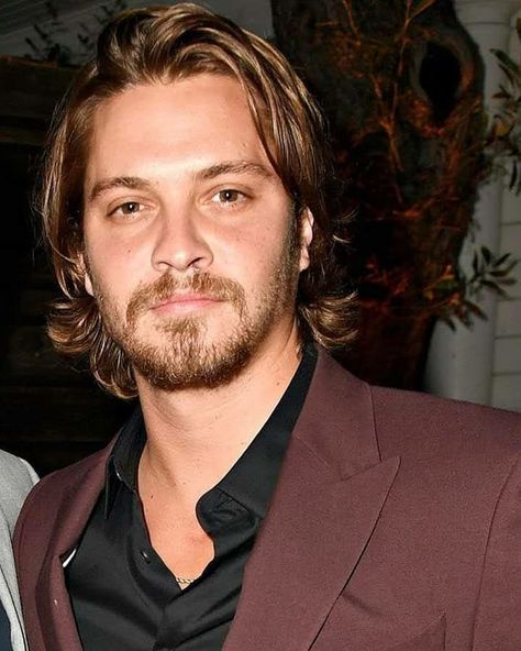 Luke Grimes Selfie, Luke Grimes Selfie Photo, Kayce Dutton, Luke Grimes, Tree Quotes, Carrie Underwood Photos, Handsome Cowboys, Cowboy Style, Carrie Underwood