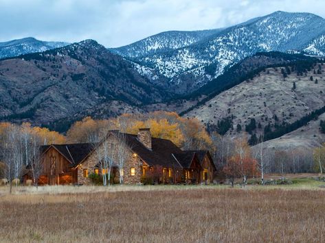 Inspiration for the Lazy K Ranch. Million Dollar Ranch Homes, Montana House Plans, Country Ranch Style Homes Interior, Dream Ranch House, Montana Homes Interiors, House In Mountains Dream Homes, Montana Mountain Homes, Homes In Montana, Big Country Homes