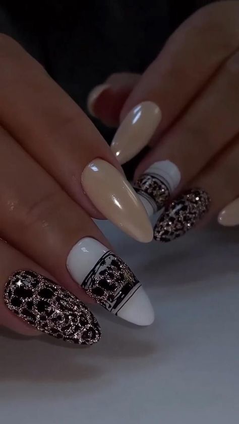 #SummerNailDesigns#SummerNailArt#SummerNailInspo#SummerNailsDesigns#SummerNailColors#SummerNailInspiration#SummerNailIdeas Oval Nails Designs, Art Deco Nails, Acrylic Toe Nails, Fall Nail Art Designs, Fancy Nails Designs, Pretty Nail Art Designs, Black Nail, Pretty Nail Art, Fall Nail Art