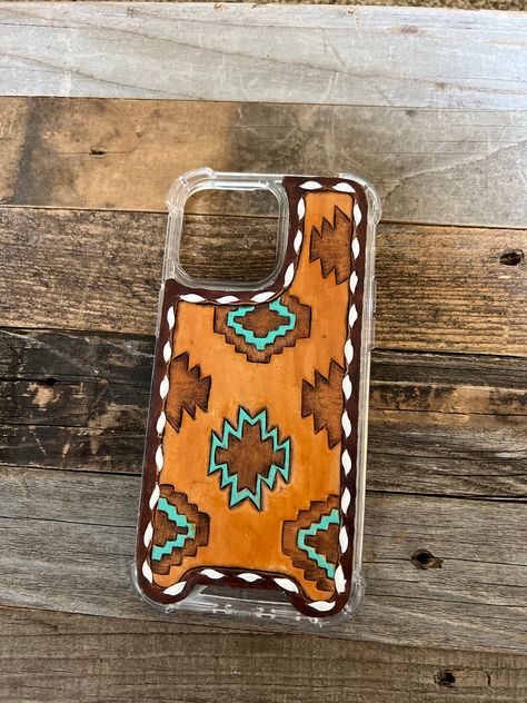 * Hand tooled leather case * Keep out of sunlight and avoid heat exposure Leather Phone Case Pattern, Leather Phone Case Western, Tooled Leather Phone Case, Western Bags Purses, Western Bag, Western Crafts, Cowgirl Accessories, Leather Tooling Patterns, Leather Bible