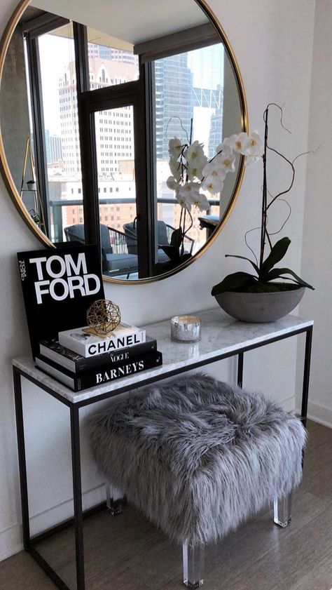 Girl Apartment Decor, Glam Living Room Decor, Asymmetrical Mirror, Modern Hallway Ideas, Apartment Decorating Living, Luxury Room Bedroom, First Apartment Decorating, Entrance Modern, Glam Living Room