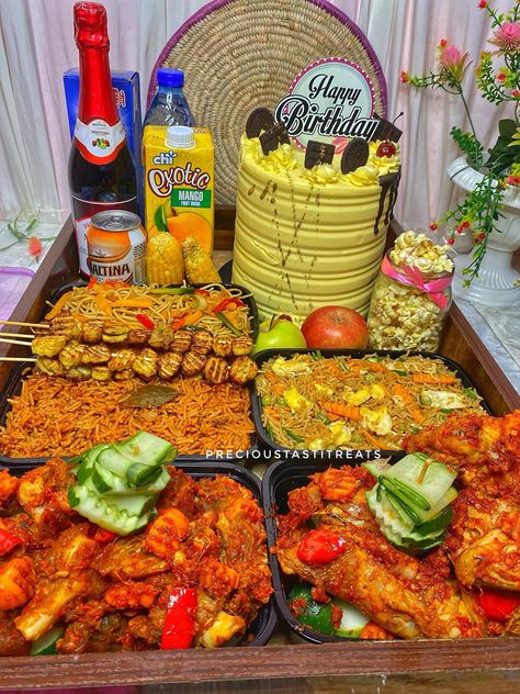 Nigerian Food Tray Ideas, Food Trays In Nigeria, Manifest House, Food Tray Ideas, Nigeria Food, Ghana Food, African Recipes Nigerian Food, Amazing Food Platters, West African Food