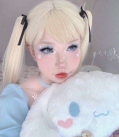 Pastel Kawaii Makeup, Cinnamon Roll Sanrio Makeup, Cinnamoroll Makeup, Ombré Short Hair, Yumekawaii Fashion, Makeup Verde, Short Bleached Hair, Blonde Ombre Hair, Kawaii Makeup