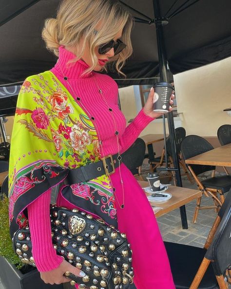 Style A Silk Scarf, Sophia Lauren, Silk Scarf Outfit, Instagram Add, Scarf Outfit, Modest Dresses Casual, Trendy Fashion Tops, Catherine Deneuve, Brigitte Bardot