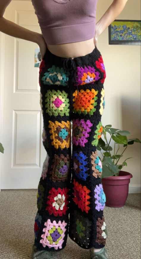 Crochet Granny Square Pants Layout, Granny Square Pants Layout, Granny Square Pants Pattern Free, Granny Square Pants Pattern, Crochet Granny Square Pants, Granny Square Rainbow, Granny Square Pants, Granny Square Shorts, Pants Pattern Free