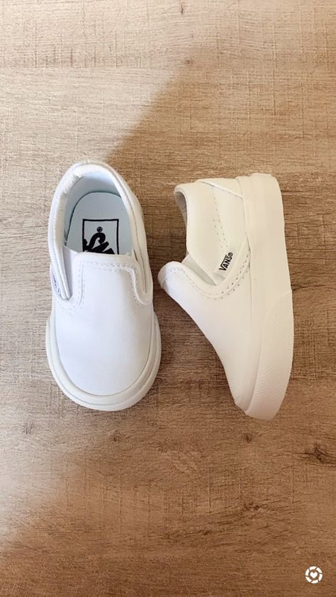 White Vans Outfit, Baby Vans, Vans Toddler, Vans Outfit, White Vans, Skate Shoe, Vans Slip On, Vans Shop, Toddler Shoes