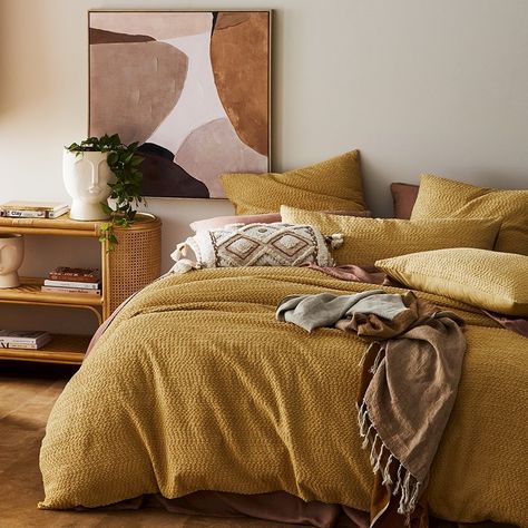 Mustard Yellow Bedding Ideas, Bedding Colour Ideas, Boho Mustard Bedroom, Mustard Carpet Bedroom, Mustard Room Ideas Bedrooms, Bedroom Ideas Mustard Yellow, Mustard Decor Bedroom, Colour Bedding, Rust And Mustard Bedroom