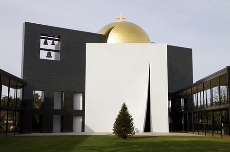 Philip Johnson, Chapel of St. Basil. Located at Houston's University of St. Thomas Philip Johnson Architecture, Houston Architecture, Church Exterior, Cool Mansions, Great Architecture, St Basil's, Architecture City, Modern Church, Philip Johnson