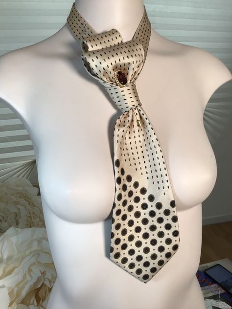 Neck Tie Knots Women, Necktie Outfits For Women, Necktie For Women, Women Neck Tie, Womens Ties, Unusual Accessories, Ties For Women, Necktie Crafts, Tie Ideas