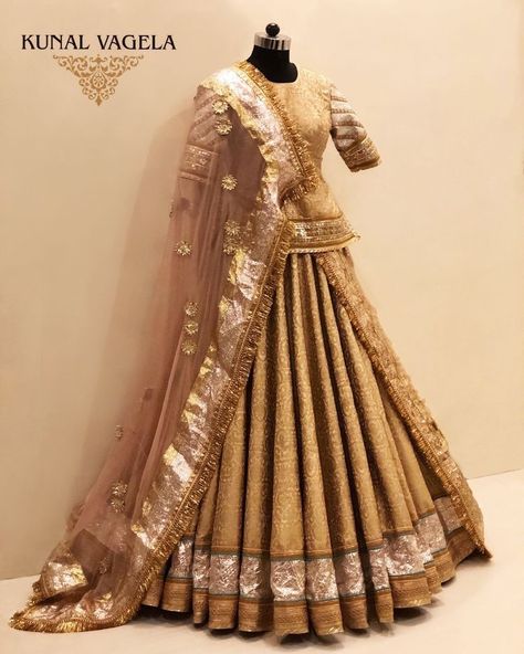 Lehenga Bridal Look, Red Lehenga Bridal, Ivory Lehenga, Lehenga With Dupatta, Rajasthani Dress, Lehenga Bridal, Rajputi Dress, Indian Outfits Lehenga, Wedding Lehenga Designs