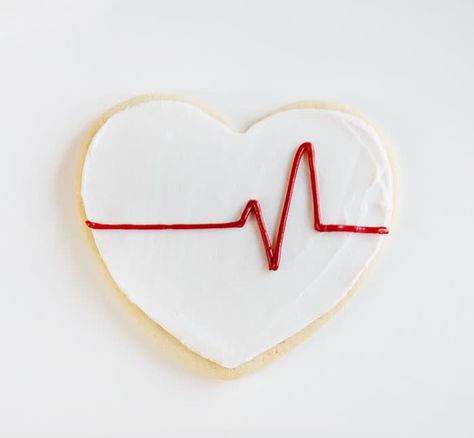 Heart shaped cookies with a piped EKG line! Nursing Cookies, Sunday Treats, Wellness Week, Russian Tea Cookies, Nurse Cookies, Doctor Party, Oatmeal Peanut Butter, National Nurses Week, Butter Biscuits