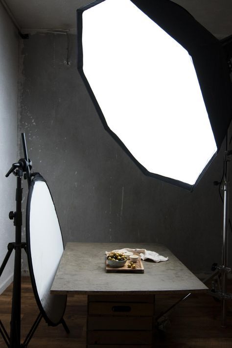 Food Photography Lighting Setup, Food Photography Lighting, Photography Studio Setup, Photography Lighting Setup, Dark Food Photography, Lighting Photography, Photo Techniques, Lighting Techniques, Photographie Portrait Inspiration