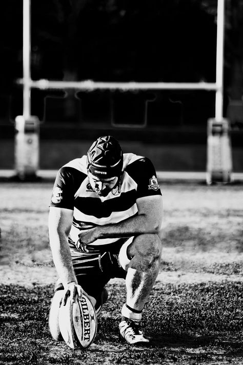 The rugby player by Carolina Martinez Rugby Wallpaper Iphone, Photo Rugby, Rugby Photography, Rugby Wallpaper, Rugby Workout, Rugby Pictures, Rugby Art, Rugby Boys, Rugby Training