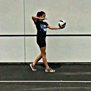 Easy Steps for the Perfect Overhand Serve: 4 Steps Volleyball Overhand Serve, How To Overhand Serve In Volleyball, Overhand Serve Volleyball, Overhand Serve Volleyball Tips, Volleyball Drills For Beginners, Volleyball Serve, Youth Volleyball, Volleyball Photography, Volleyball Stuff