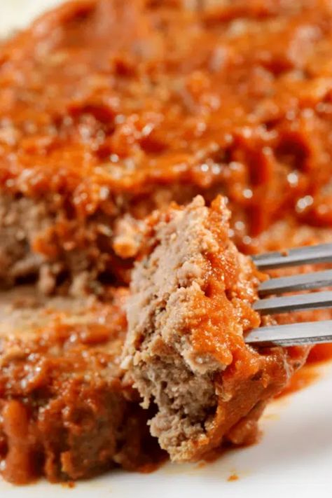 Buffalo Chicken Meatloaf Bliss Buffalo Chicken Meatloaf, Spicy Meatloaf, Buffalo Hot Sauce, Chicken Loaf, Spicy Chicken Wings, Easy Chicken Marinade, Chicken Meatloaf, Minced Chicken Recipes, Beef Meatloaf