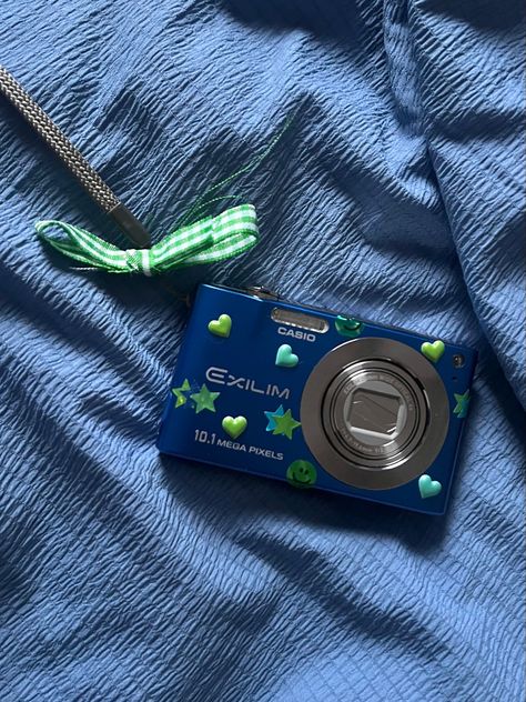 Blue Digital Camera, Blue Camera Aesthetic, Y2k Camera, Digi Camera, Disney Silhouette Art, Digital Camera Aesthetic, Blue Camera, Silver Y2k, Digital Camera Tips