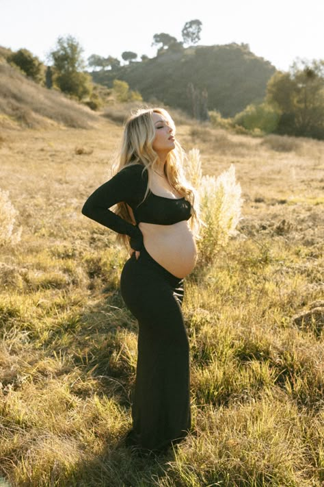 Maura + Noah are expecting their first baby, A GIRL!! We celebrated their maternity session in a la jolla field in san diego, ca!! Earthy Maternity Shoot, Maternity Shoot Black Dress, Maternity Photos Black Dress, Maternity Photography Black Dress, Maternity Pictures Black Dress, Black Dress Maternity Shoot, Field Maternity Pictures, Candid Maternity Photography, Black Dress Maternity Pictures