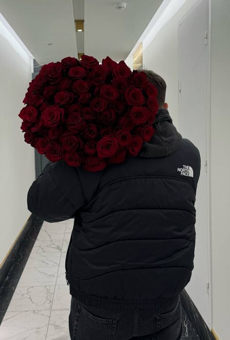 Man With Roses In Hand, Man Gives Flowers To Woman, Man With Flowers In Hand, Boy Giving Flowers, Man Giving Flowers, Flowers From Bf, Flowers From Him, Flowers From Boyfriend, Holding Flower Bouquet