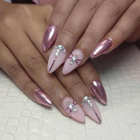 Nail Designs With Stones Rhinestones, Beaded Nails Designs, Beads Nail Art, Stone Art Nails, Chrome And Diamond Nails, Chrome Nails Designs With Gems, Chrome Nails Rhinestones, Chrome And Rhinestone Nails, Stones Nails