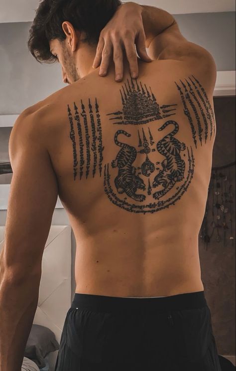 Religious Tattoo Sleeves, Buddhism Tattoo, Yantra Tattoo, Herren Hand Tattoos, Tato Tradisional, Khmer Tattoo, Mantra Tattoo, Thailand Tattoo, Sak Yant Tattoo