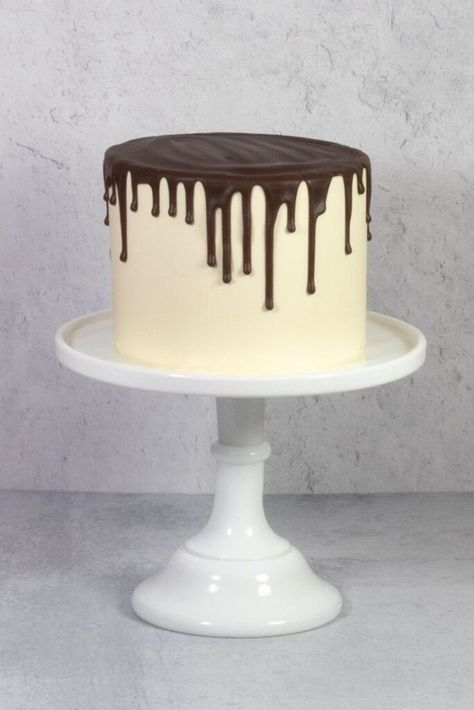 20 Neutral Birthday Cake Ideas - Lady Celebrations Simple Drip Cake, Neutral Birthday Cake, Ganache Drip Cake, Bolo Drip Cake, Vanilla Meringue, Travel To Ireland, Ganache Drip, Neutral Birthday, Lamb Cake