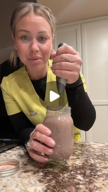 Janelle Rohner on Instagram: "Chocolate fudge over night oats. 30g protein. You can also use this as a base  recipe and switch up the protien powder or pudding mix and add in mix ins to create new flavors.  -1 fairlife protein shake (if powder protein use unflavored almond milk about a cup) -1 tbsp chia seeds -1/2 cup oats -1 tbsp sugar free instant pudding mix. #Foodie #nurse #overnightoats #breakfast"