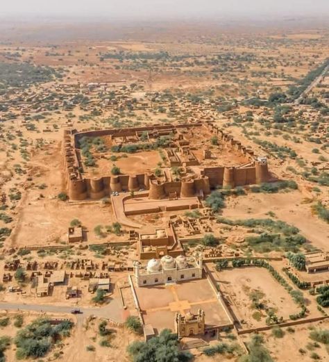 Cholistan Desert, Derawar Fort, Punjab Pakistan, Ancient Technology, Ancient Buildings, Jaisalmer, Ancient Mysteries, Fantasy Places, Beautiful Castles