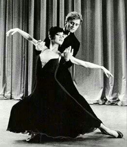 Mikhail Baryshnikov & Elaine Kudo dancing Twyla Tharp's 'Sinatra Suite' for ABT at The Kennedy Center, December 1983 Dancing Pics, Twyla Tharp, Classic Dance, Ballet Gif, Mikhail Baryshnikov, Vintage Ballet, Ballet Beauty, Male Ballet Dancers, American Ballet Theatre