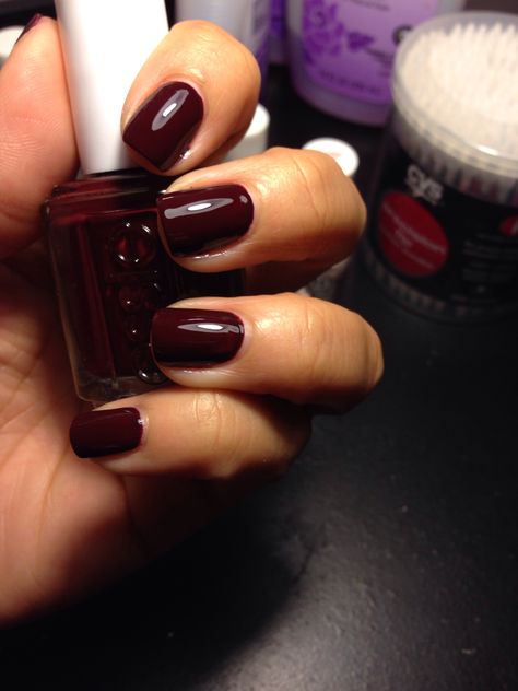 Dark red! Dark Red Painted Nails, Cool Toned Red Nails, Darkest Red Nails, Dark Blood Red Nails, Burnt Red Nails, Dark Red Toe Nails, Elegant Autumn Nails, Red Nail Polish Designs, Nails Inspiration Short