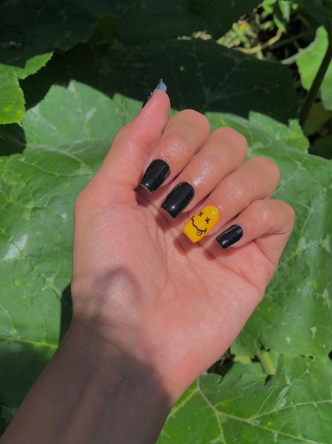 Paramore Nail Art, Nirvana Nail Art, Nirvana Nails, Drippy Nails, Pumpkin Nails, Smashing Pumpkins, Short Nail Designs, Paramore, Nirvana